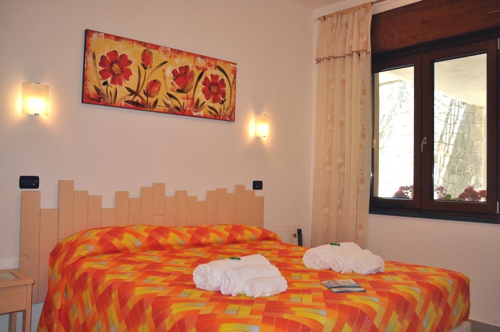 Bed and Breakfast A 2 Passi Dagli Dei Аджерола Номер фото